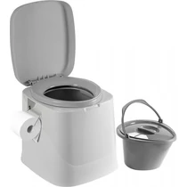 Vödrös toalett, színe szürke. A kivehető fedeles vödör űrmérete kb. 7 liter.