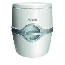 Porta Potti 565 fehér színben. Díjnyertes formatervezés, könnyű használhatóság, praktikus (extra magas) kialakítás! Az öblítő- és a fekáliatartály egyaránt szintjelzővel!